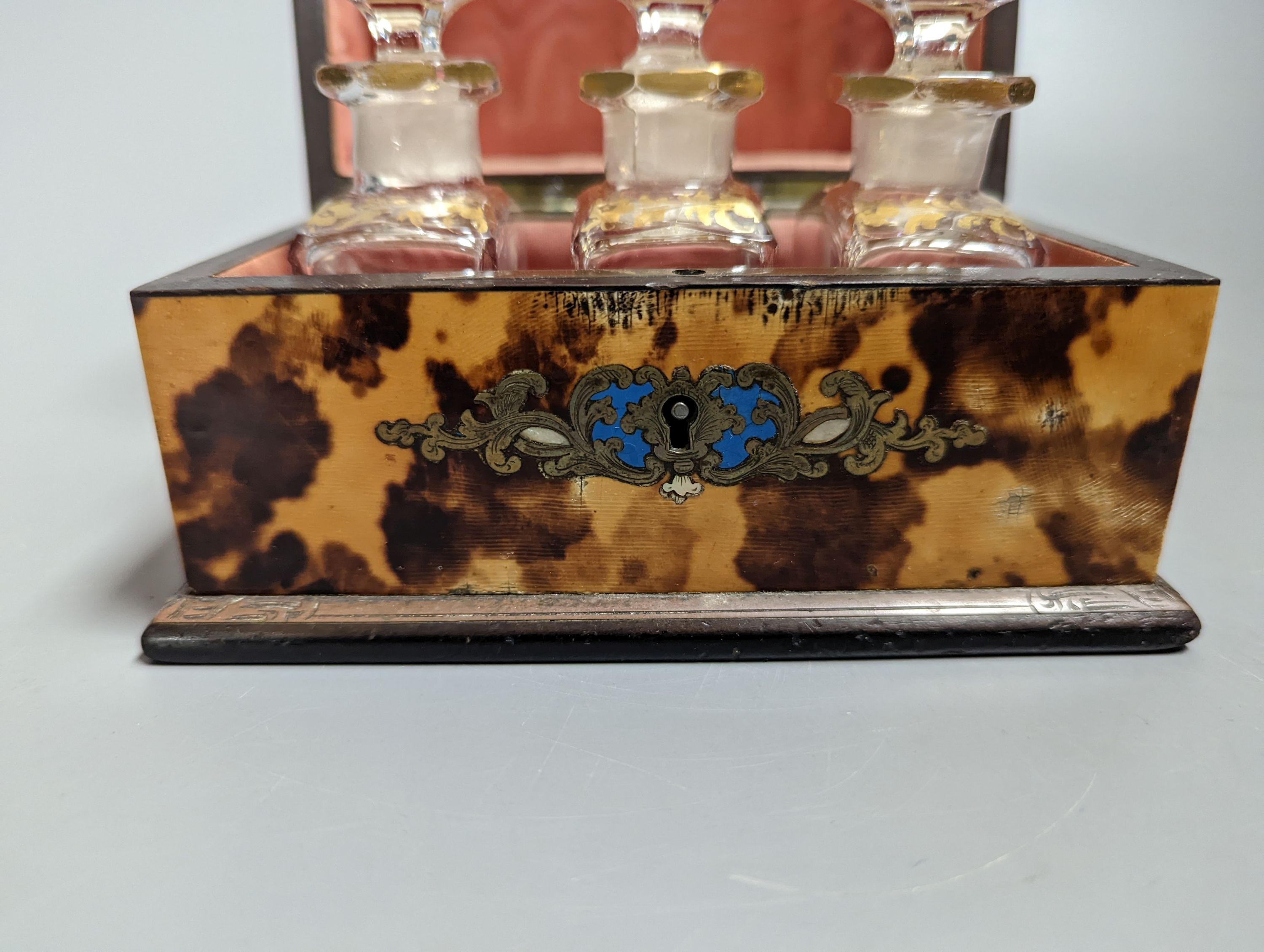 A 19th century French inlaid tortoiseshell scent bottle casket 14.5cm
